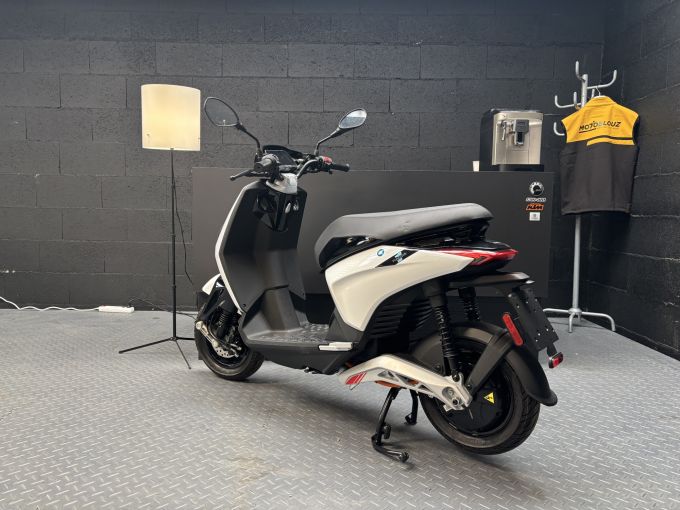 PIAGGIO 1 ACTIVE 4