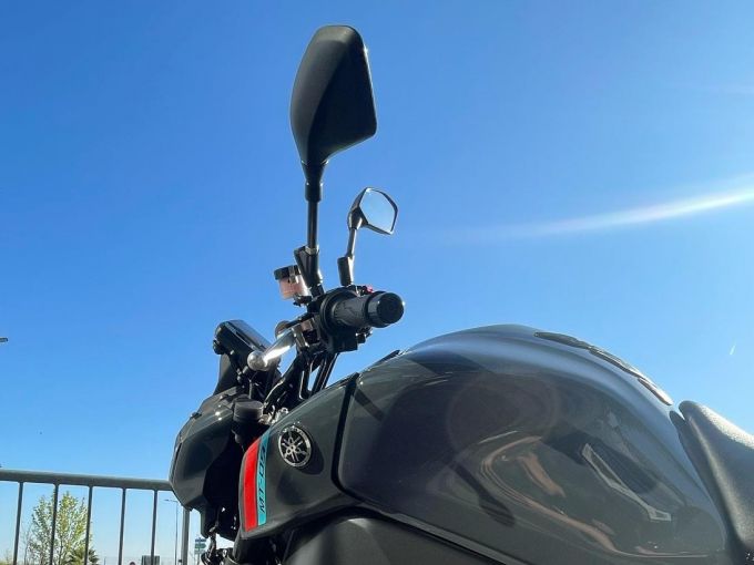 YAMAHA MT-09 4