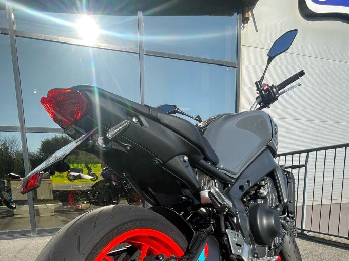 YAMAHA MT-09 4