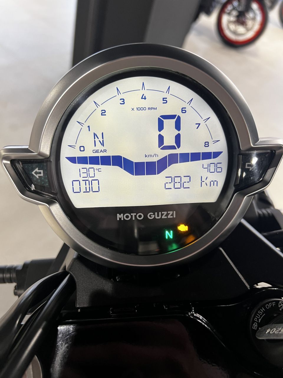 MOTO GUZZI V9 BOBBER 4