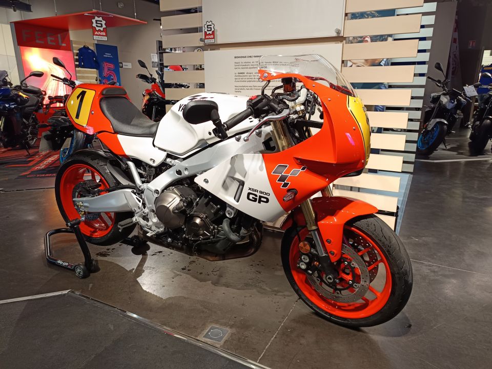 YAMAHA XSR 900 GP 4