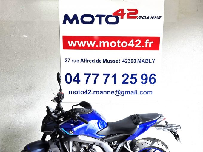 YAMAHA MT-09 4