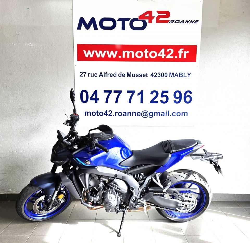 YAMAHA MT-09 4