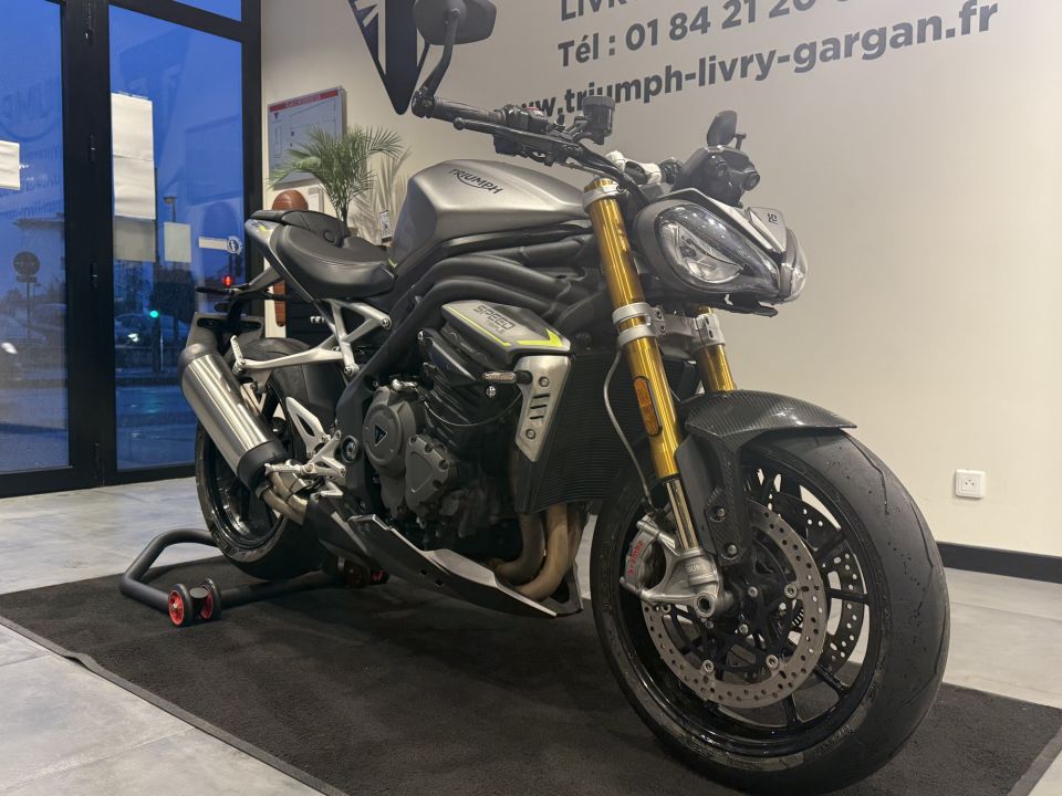 TRIUMPH SPEED TRIPLE 1200 RS 4