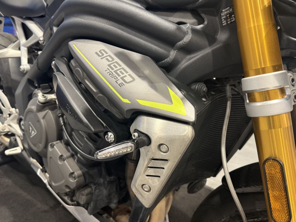 TRIUMPH SPEED TRIPLE 1200 RS 4
