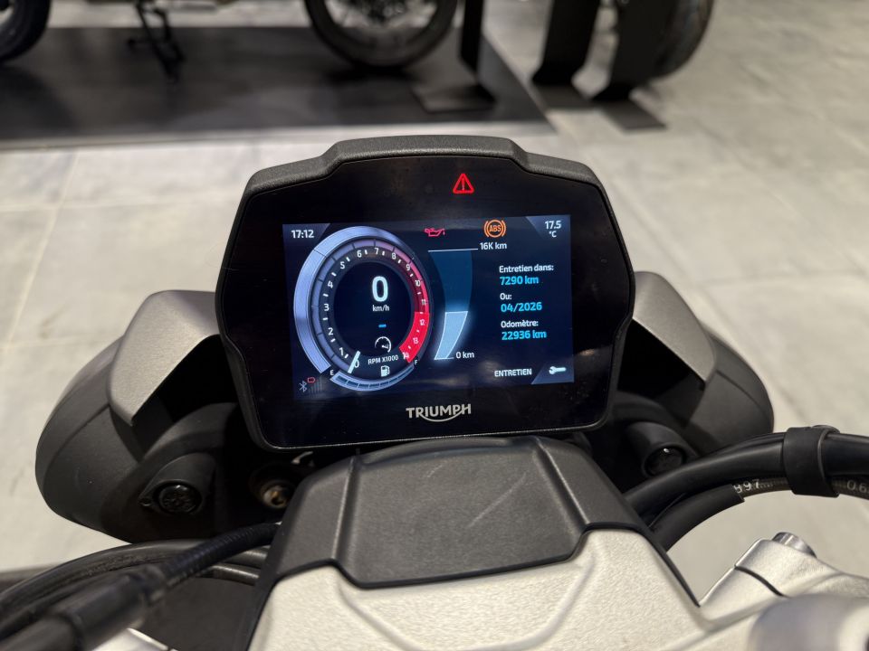 TRIUMPH SPEED TRIPLE 1200 RS 4