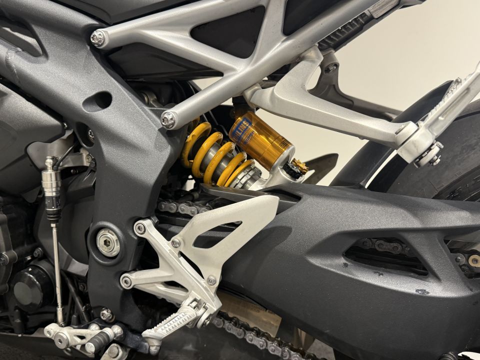 TRIUMPH SPEED TRIPLE 1200 RS 4