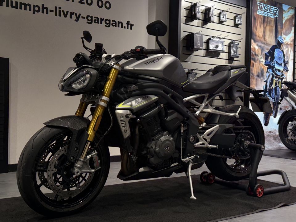 TRIUMPH SPEED TRIPLE 1200 RS 4