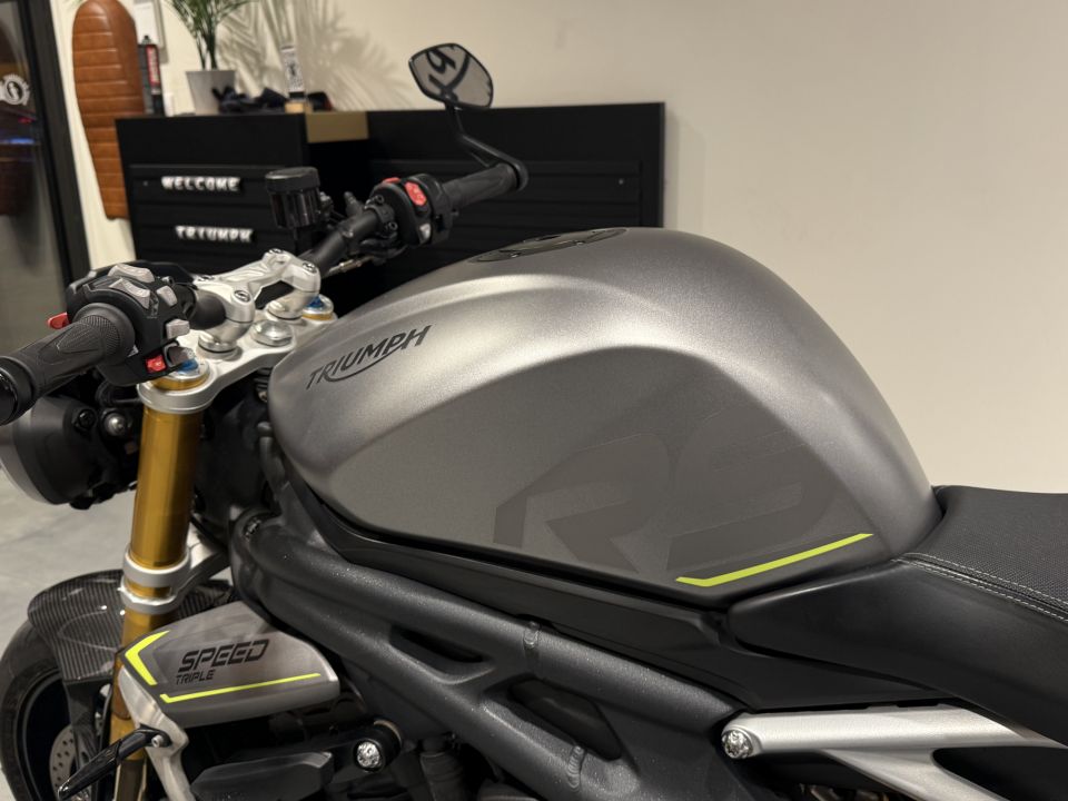 TRIUMPH SPEED TRIPLE 1200 RS 4