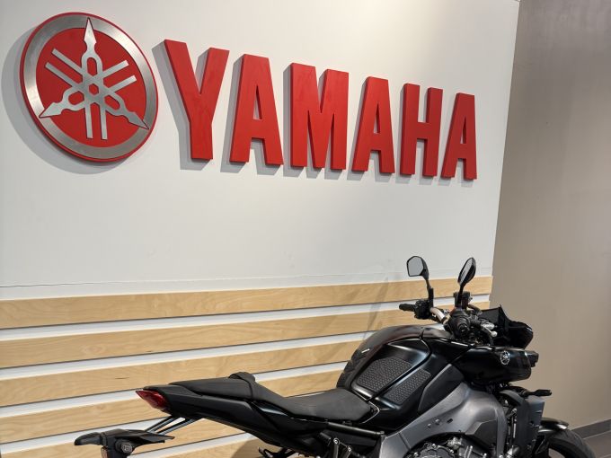 YAMAHA MT-10 4