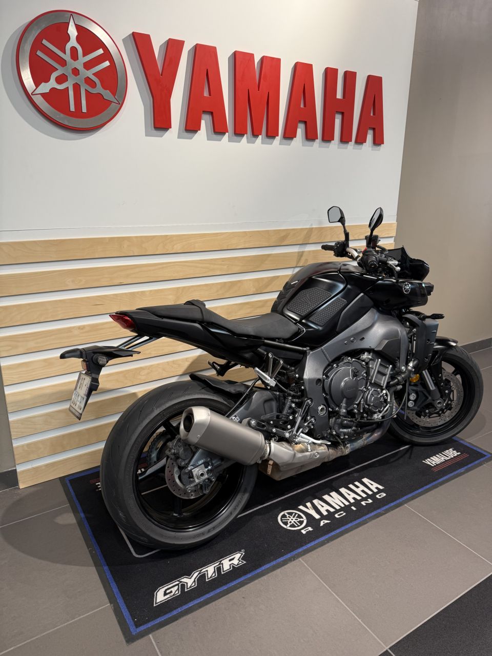 YAMAHA MT-10 4