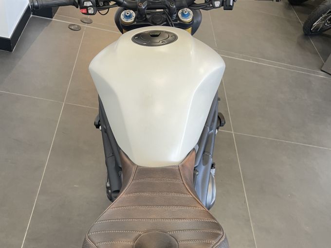TRIUMPH SPEED TRIPLE 1200 RS 4