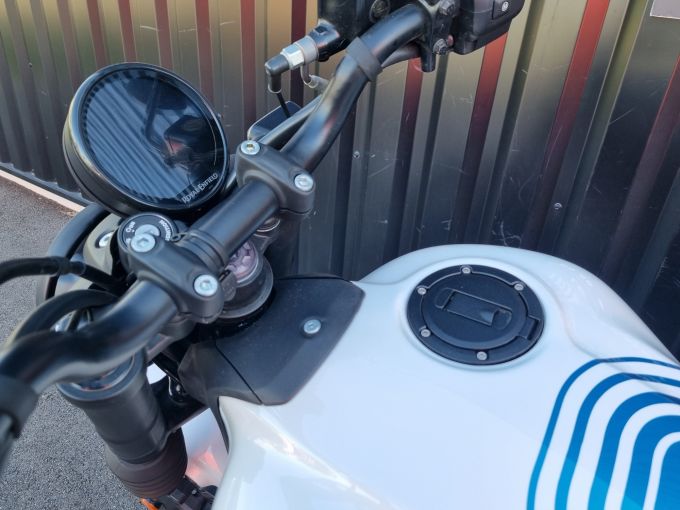 ROYAL ENFIELD Guerilla 450 4