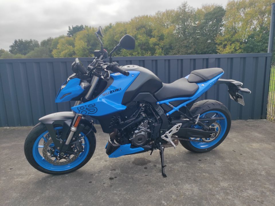 SUZUKI GSX-8S A2 4