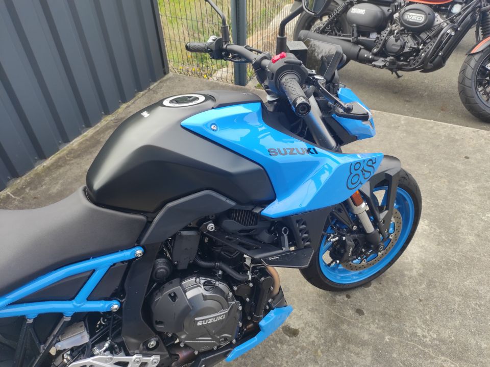 SUZUKI GSX-8S A2 4