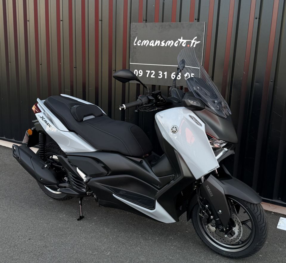 YAMAHA X-MAX 125 TECH MAX + 4