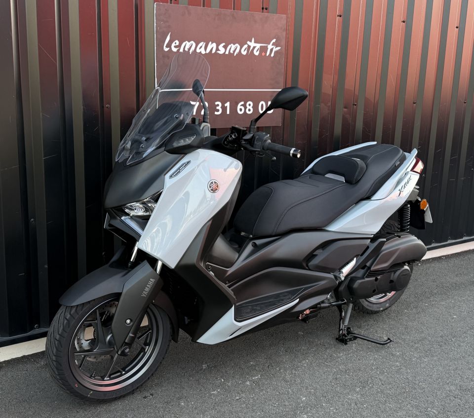 YAMAHA X-MAX 125 TECH MAX + 4