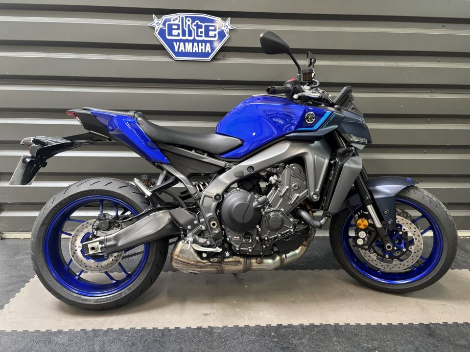 YAMAHA MT-09 4