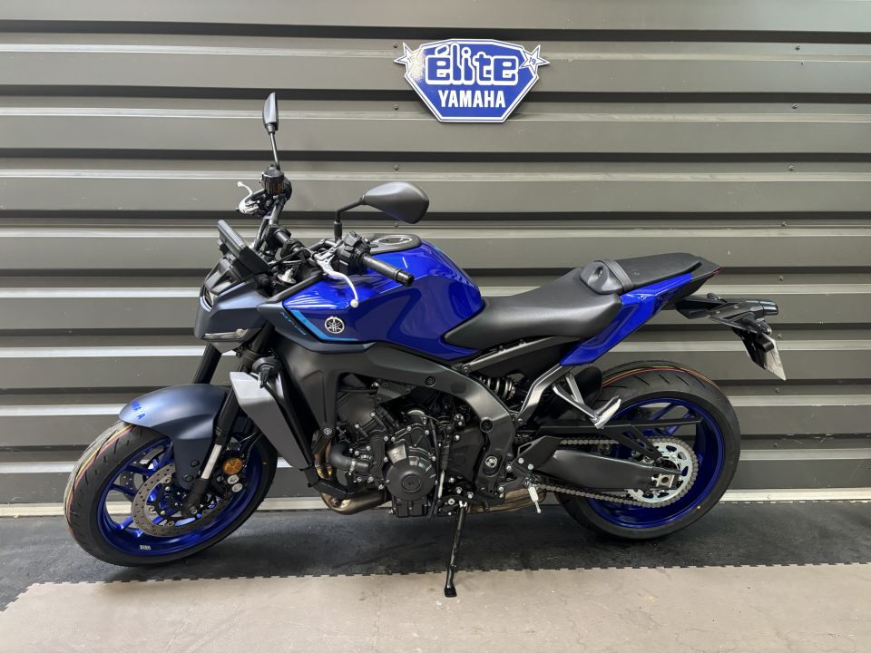 YAMAHA MT-09 4