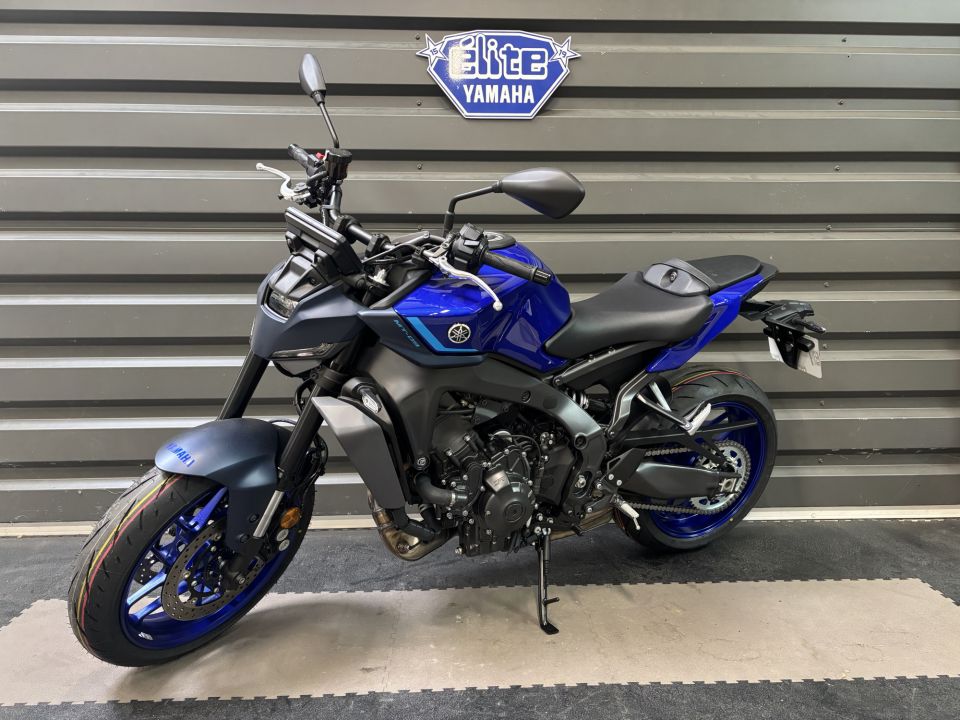 YAMAHA MT-09 4