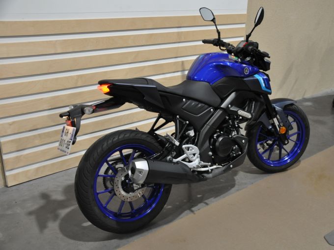 YAMAHA MT-125 4