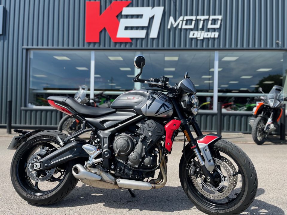 TRIUMPH TRIDENT 660 4