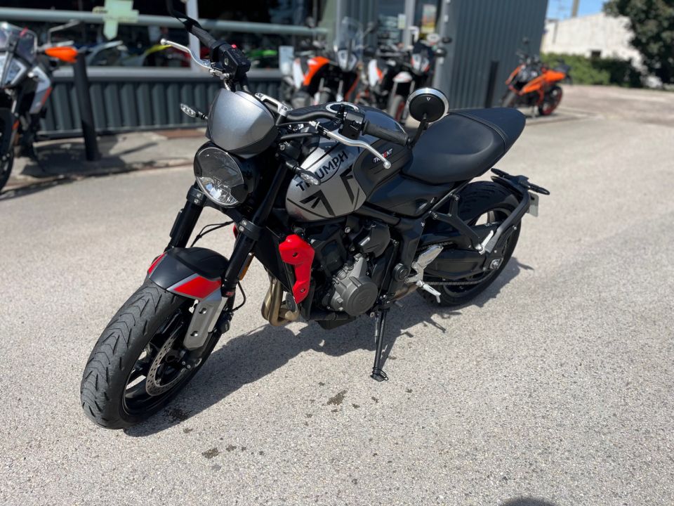 TRIUMPH TRIDENT 660 4