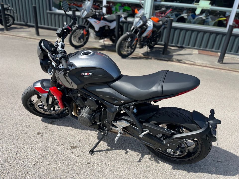 TRIUMPH TRIDENT 660 4
