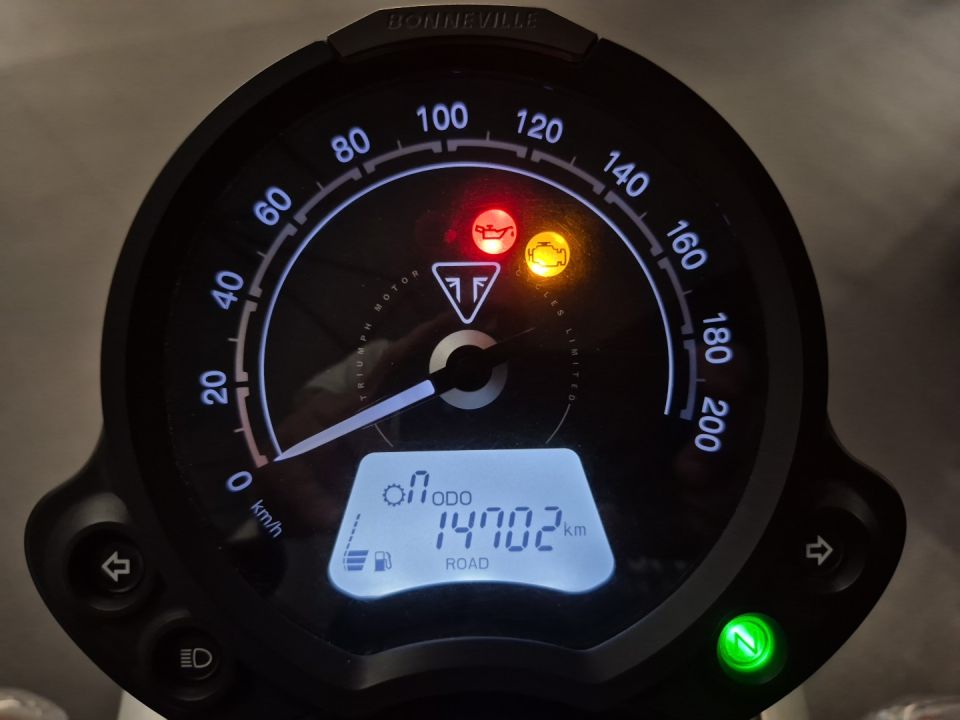 TRIUMPH STREET TWIN  900 4