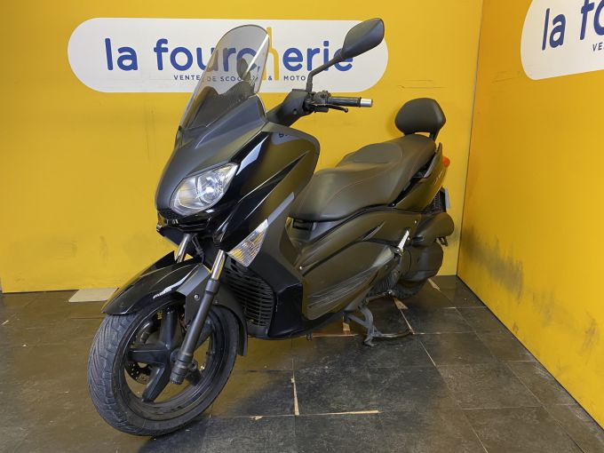 YAMAHA XMAX 125 4