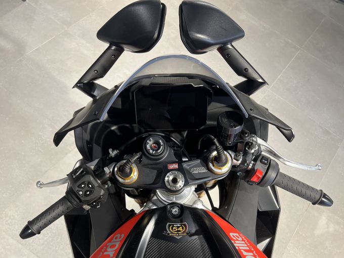 APRILIA RSV4 1100 FACTORY 4