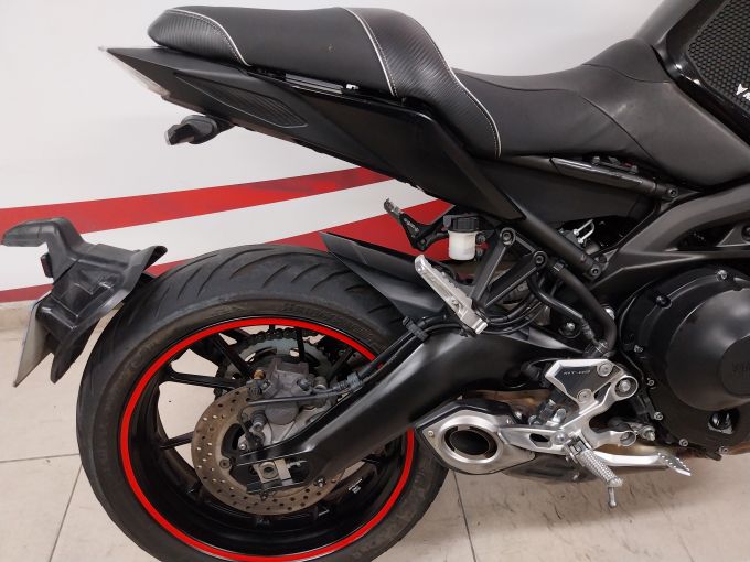 YAMAHA MT 09 4