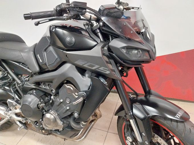 YAMAHA MT 09 4