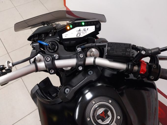 YAMAHA MT 09 4