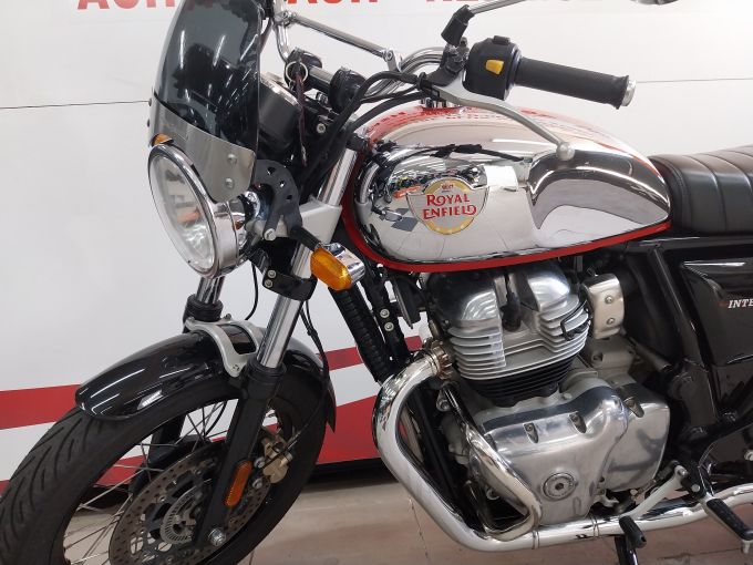 ROYAL ENFIELD INTERCEPTOR 4