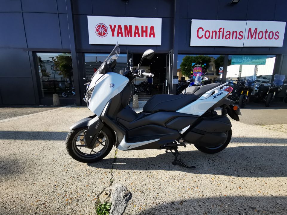 YAMAHA XMAX 300 Tech Max 4