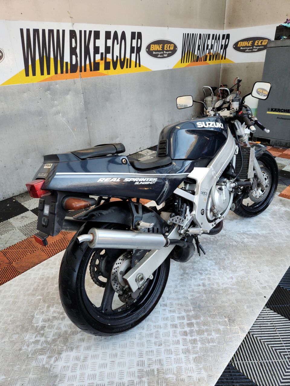 SUZUKI RGV 4