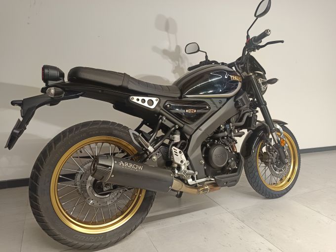 YAMAHA XSR 125 Legacy 4