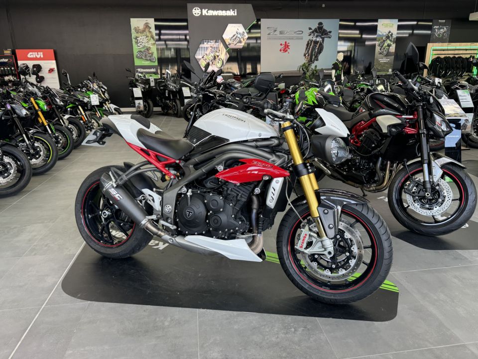 TRIUMPH SPEED TRIPLE 1050 R 4