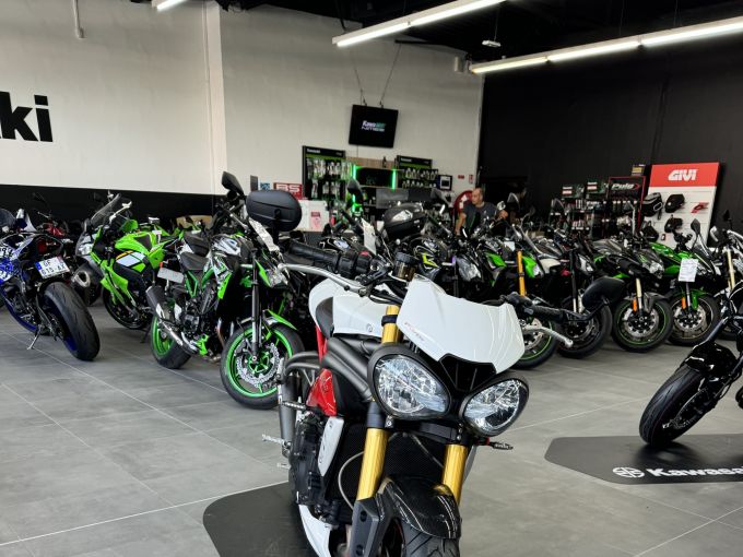 TRIUMPH SPEED TRIPLE 1050 R 4