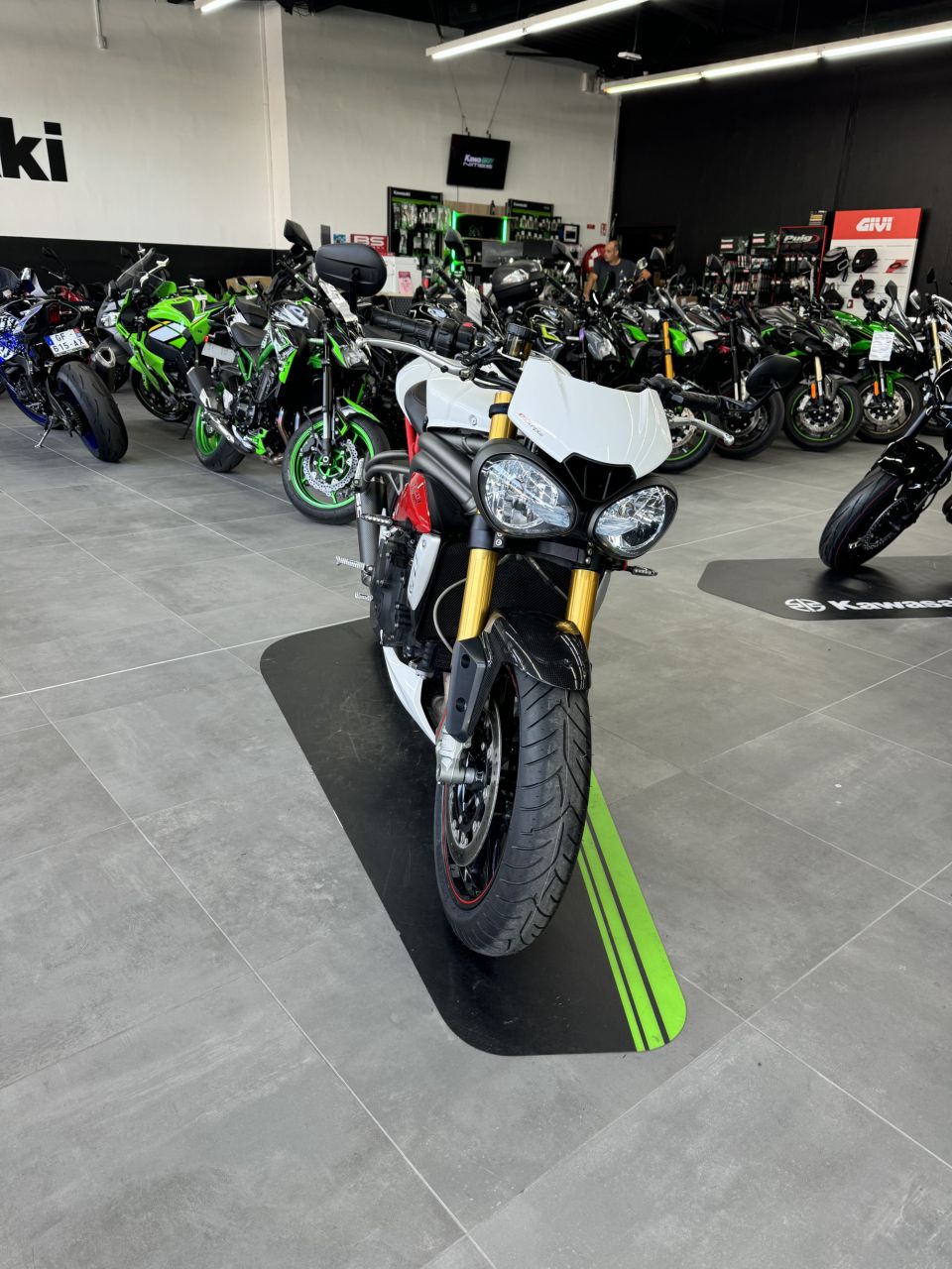 TRIUMPH SPEED TRIPLE 1050 R 4