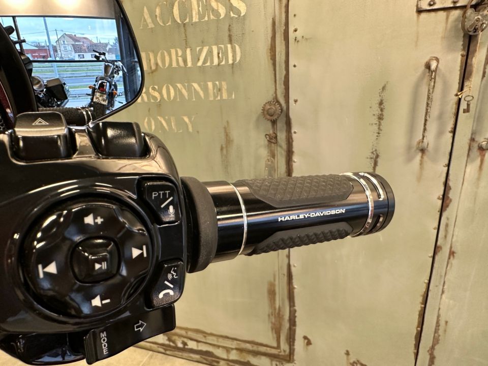 HARLEY-DAVIDSON TOURING STREET GLIDE 1977 CVO  4