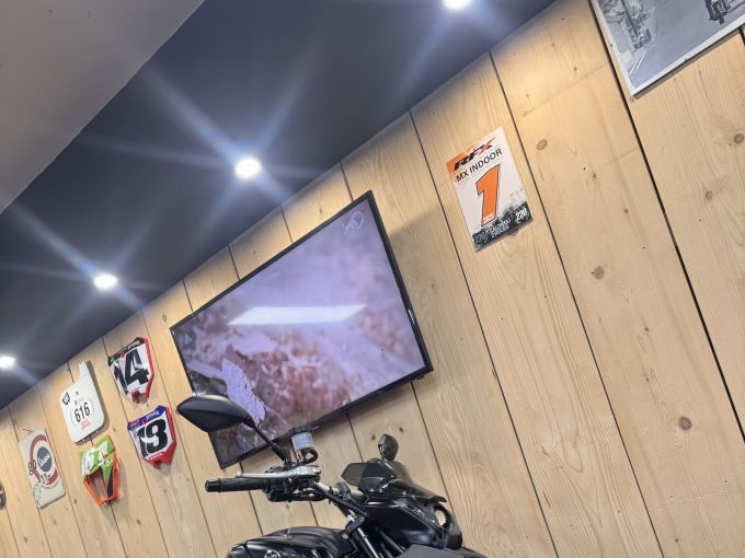 YAMAHA MT-09 4