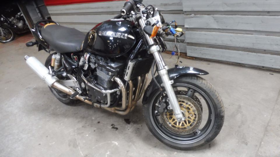SUZUKI GSX 750 4
