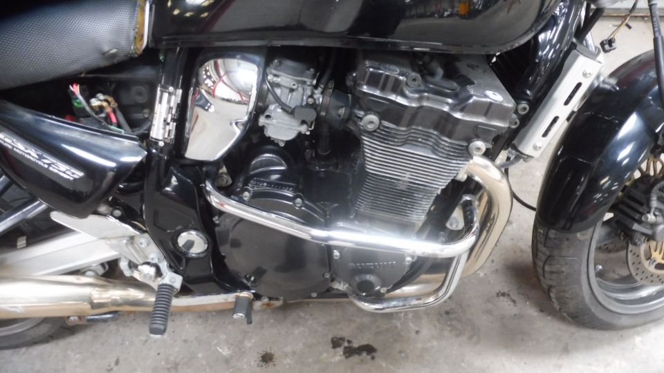 SUZUKI GSX 750 4