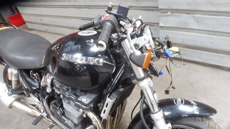 SUZUKI GSX 750 4