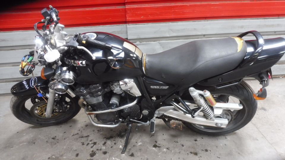 SUZUKI GSX 750 4