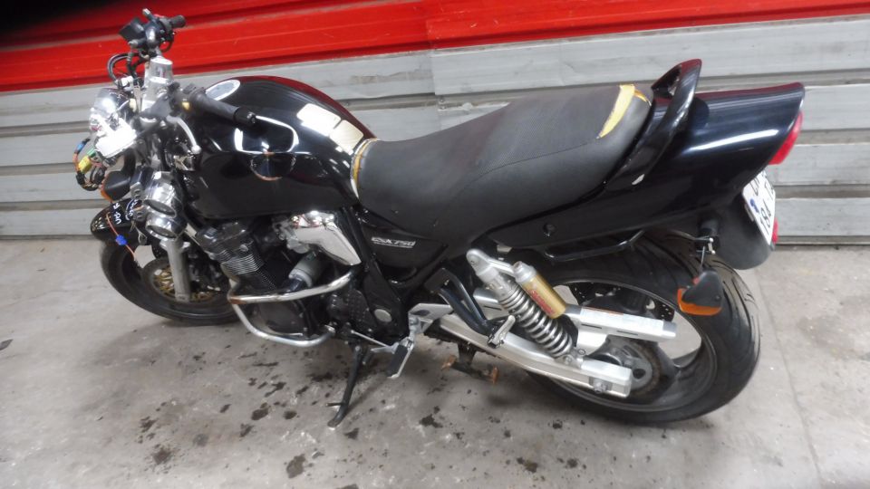 SUZUKI GSX 750 4