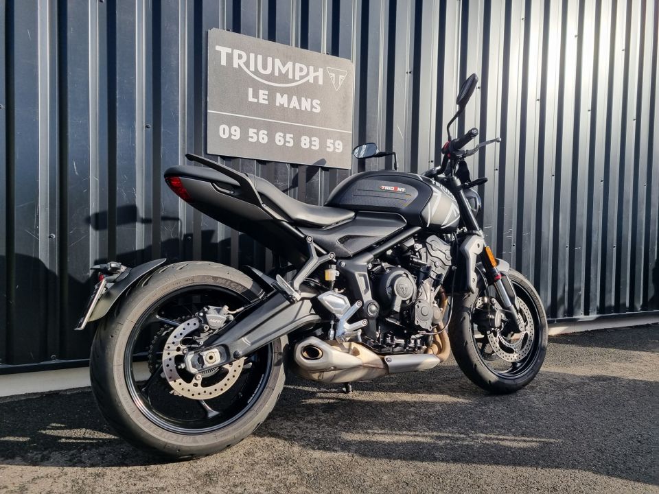 TRIUMPH TRIDENT 660 4