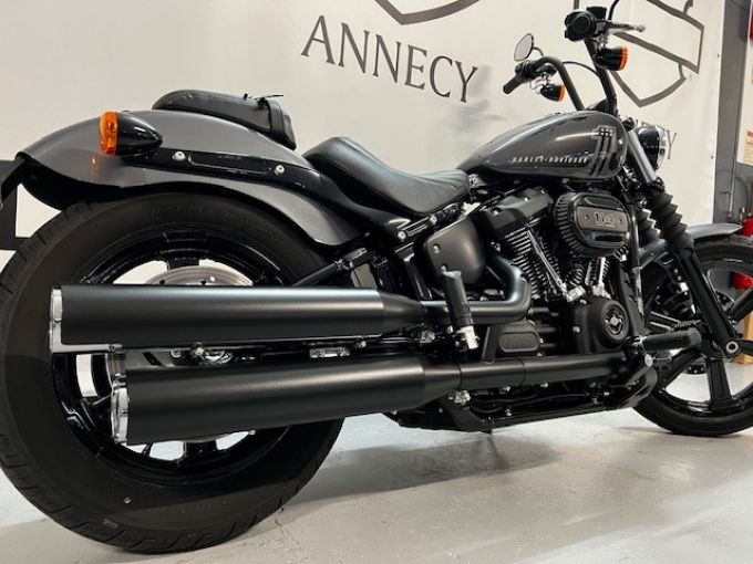 HARLEY-DAVIDSON SOFTAIL STREET BOB 1868 4